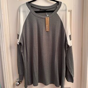 NWT BloomChic casual tee
